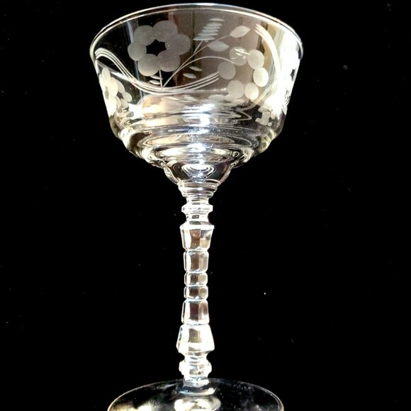 Set of 4 Champagne Cordial Cocktail Sherbert Dessert Floral Etched Glasses - Picture 5 of 6